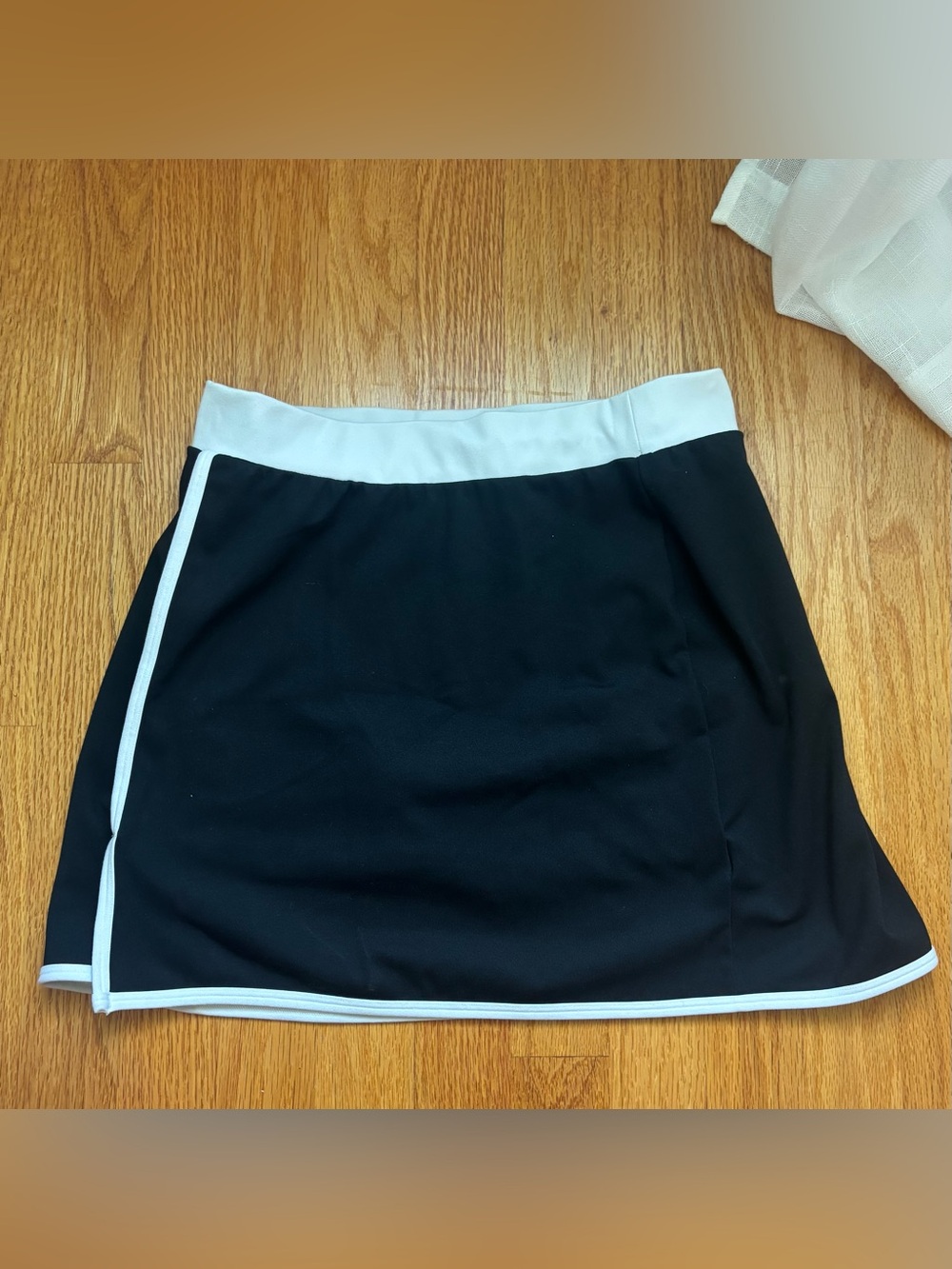 GapFit Black Athletic Skort S White Trim Tennis Golf Pickleball